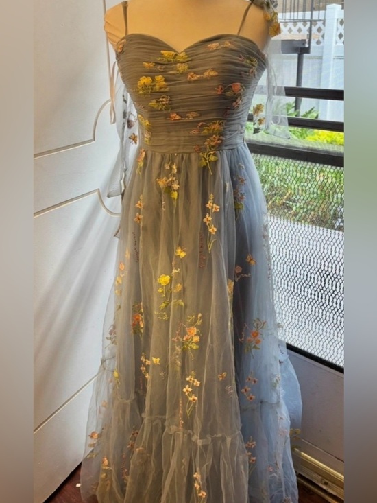 Dresses & Skirts - Floral Embroidered Blue Dress sz 8